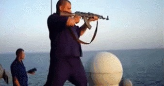 中國海軍的英勇行動,抓獲海盜背后的故事與意義,中國海軍擒海盜行動背后的故事與深遠意義
